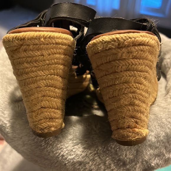 Women’s Sandals - Picture 3 of 4